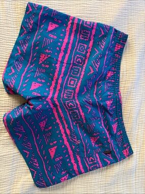 chubbies Teal & Hot Pink Geometric Swim Shorts